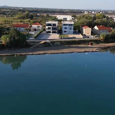 B & R Summer Breeze 2 *