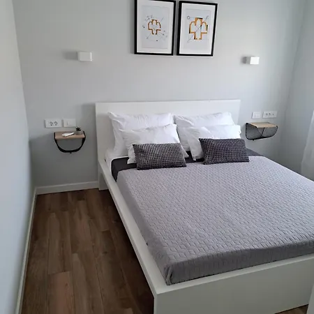B & R Summer Breeze 2 Apartman *