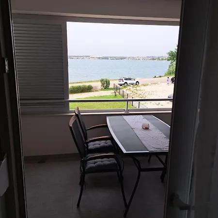 B & R Summer Breeze 2 Apartman