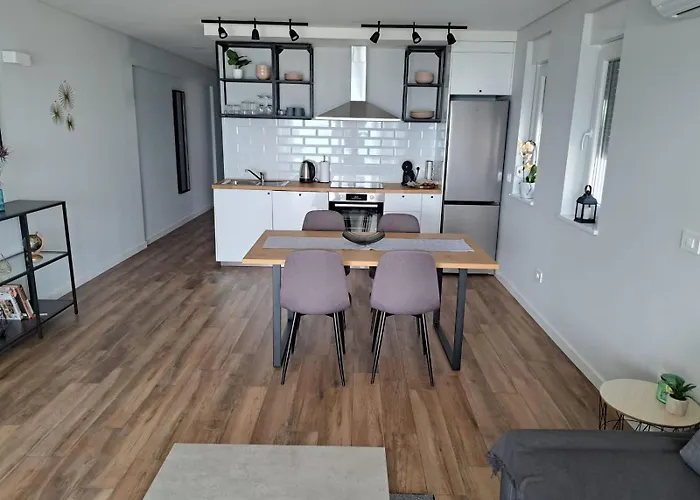 B & R Summer Breeze 2 Apartman Nin