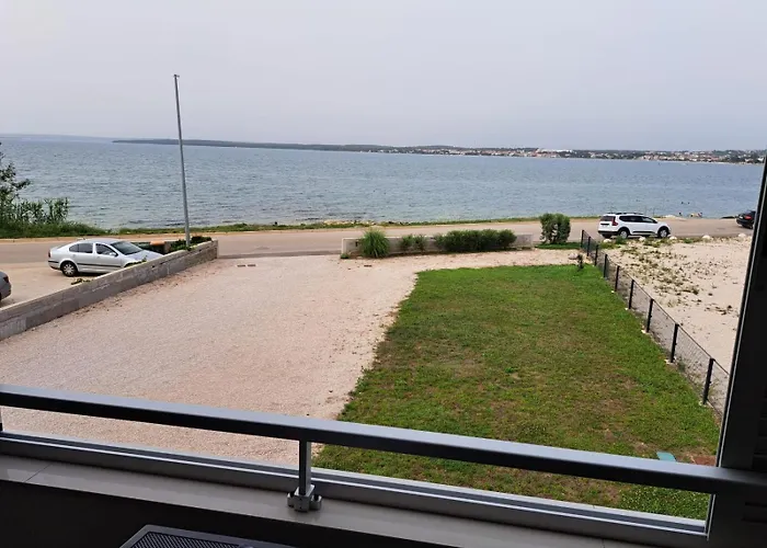 B & R Summer Breeze 2 Apartman